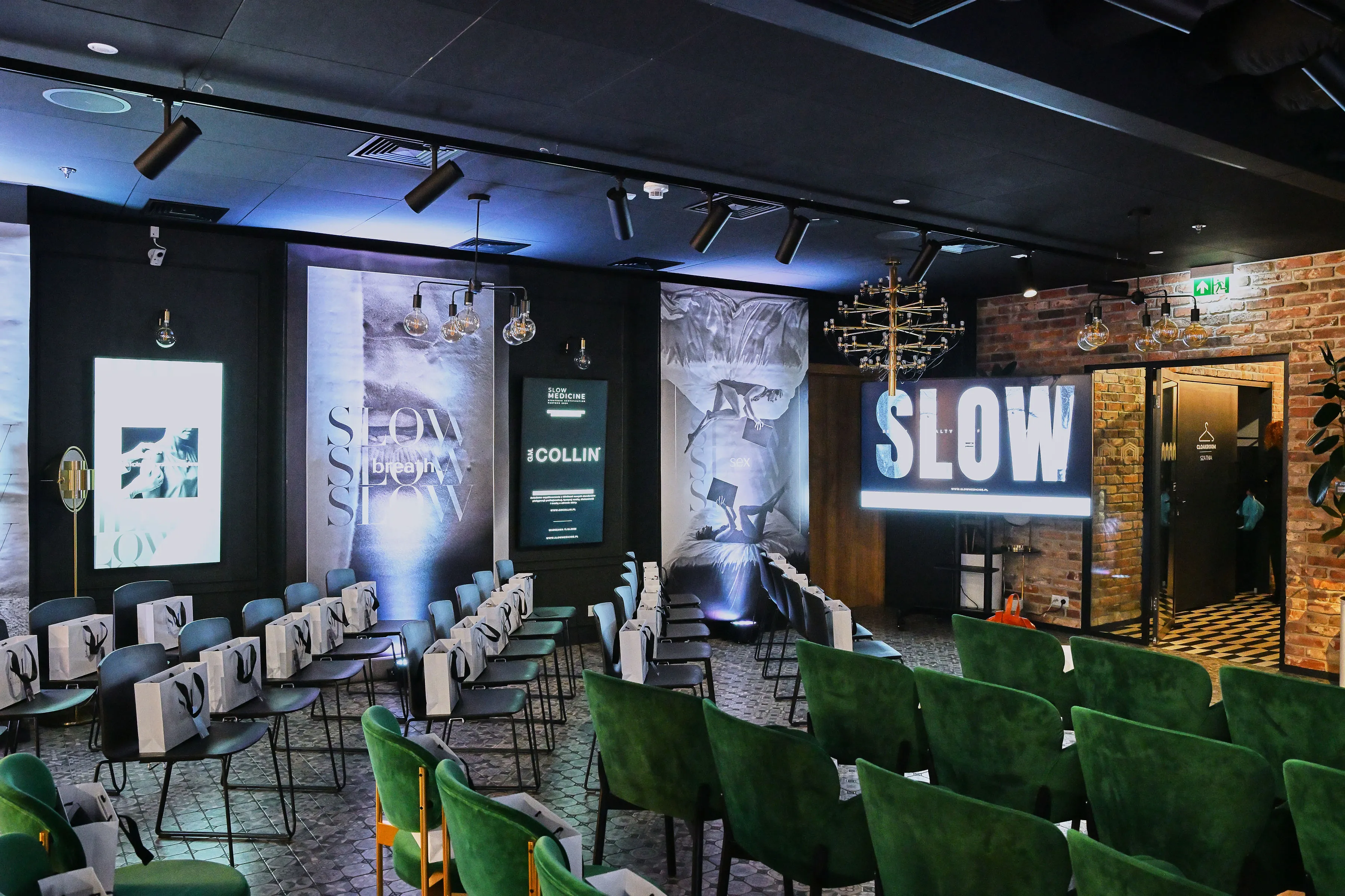 Wnętrze sali konferencyjnej Slow Medicine
